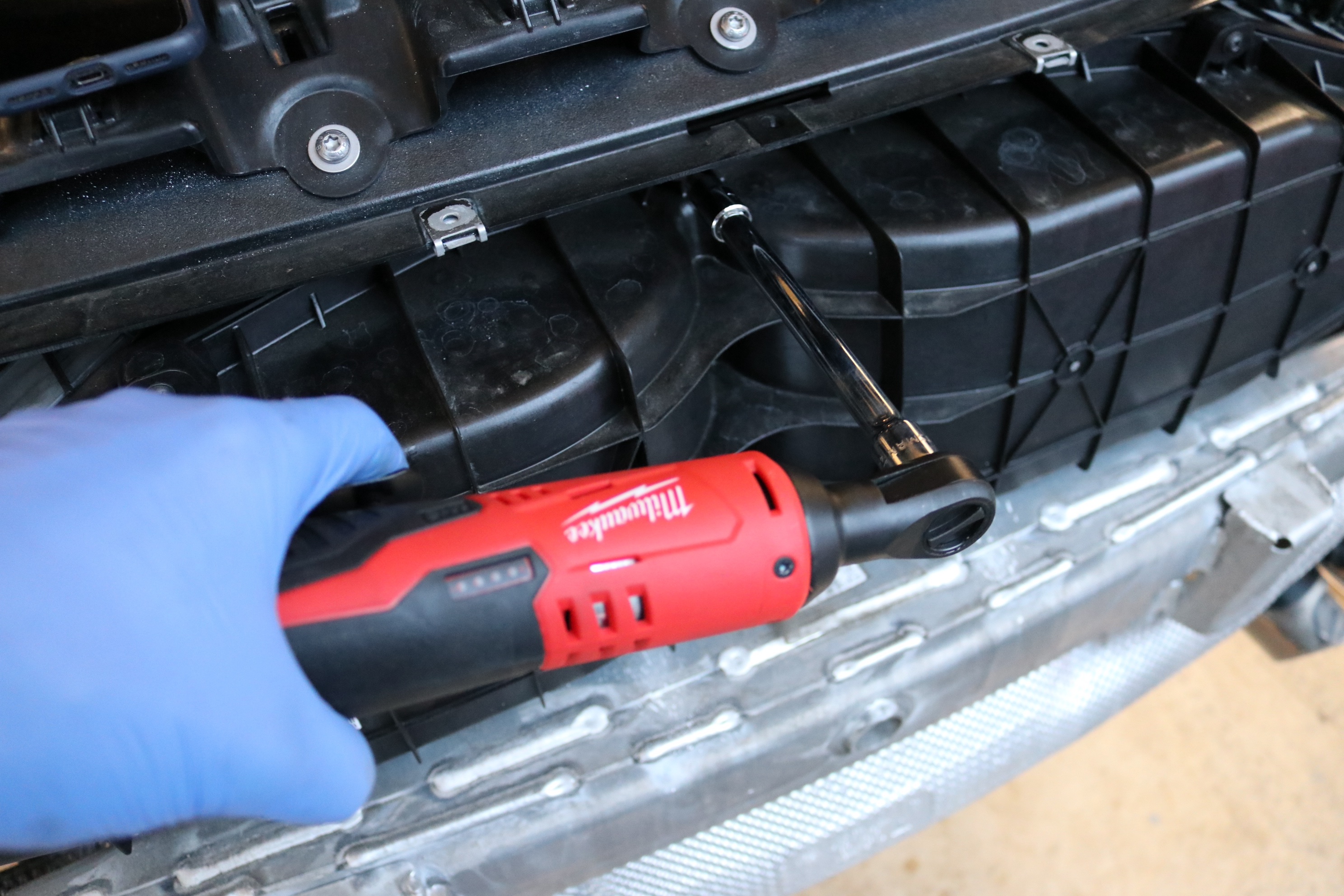 Porsche 911 (991) engine air filter change