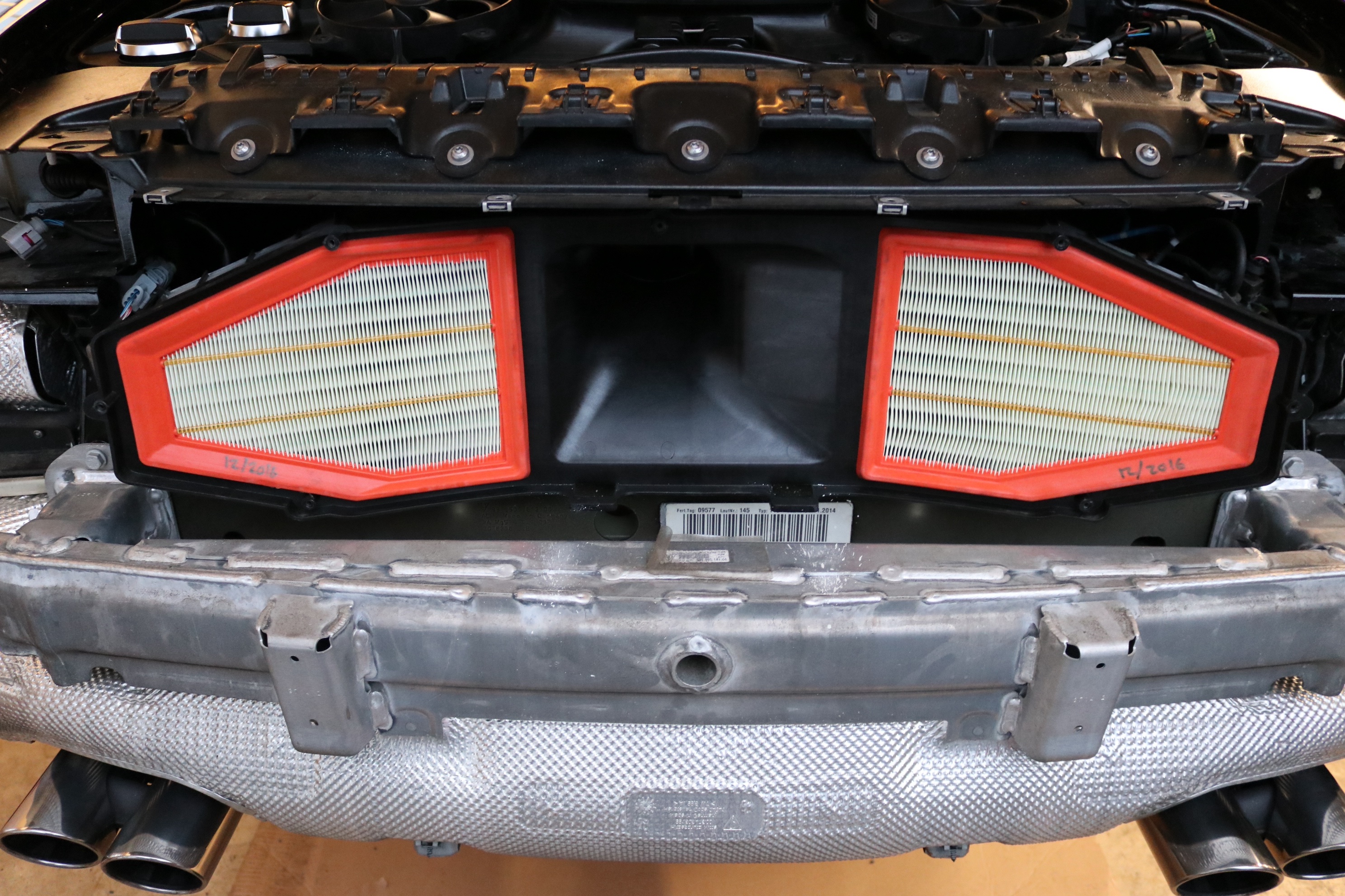 Porshce 911 (991.1) Engine Air Filters Change Guide Image