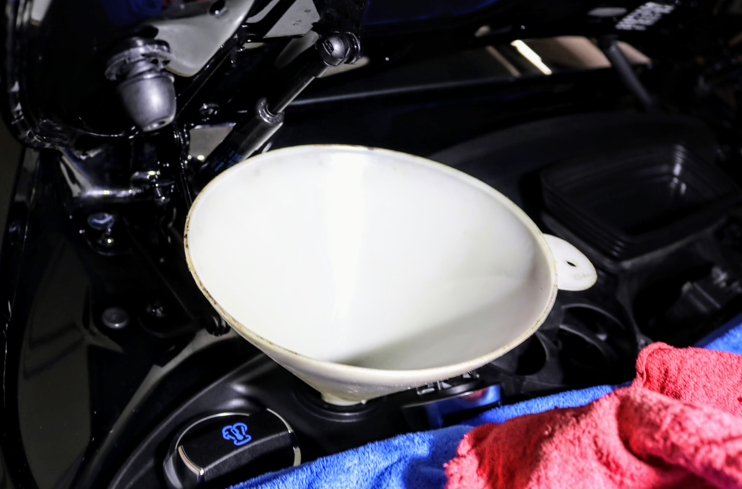 Porsche 911 (991.1) oil filling