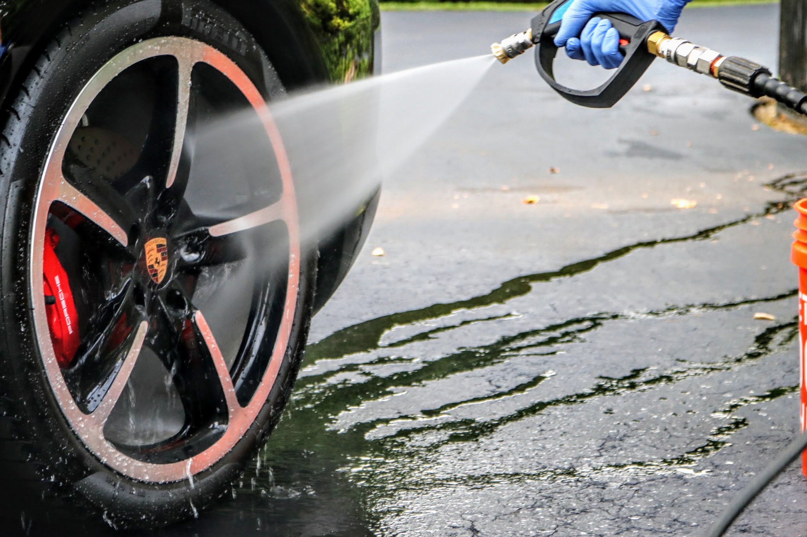 Rinsing Porsche 911 (991.1) wheels