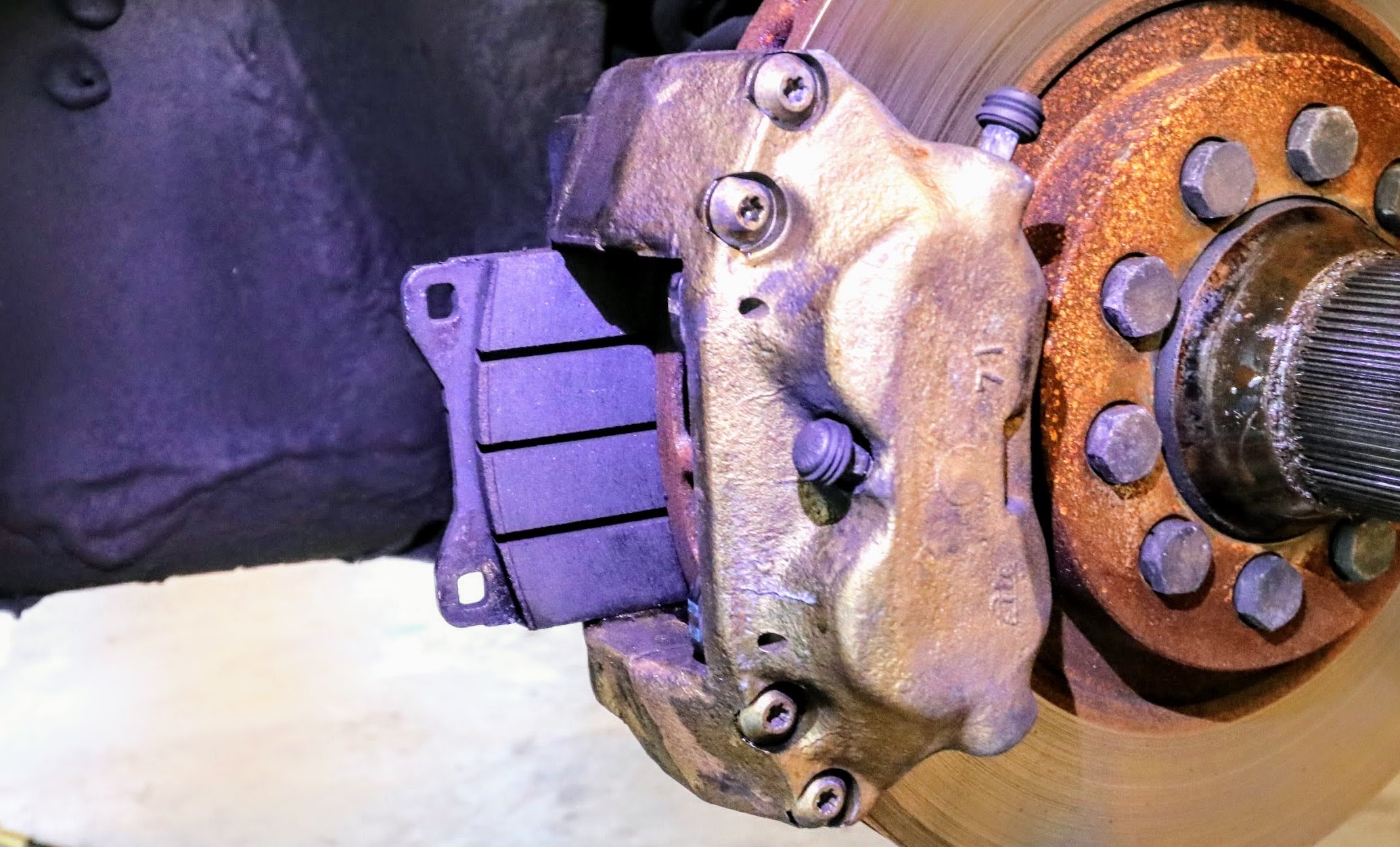 Ferrari Testarossa wheel removal